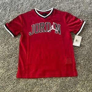 NEW!! JORDAN MESH T-SHIRT JERSEY. SIZE MEDIUM (10-12 YRS). BOYS.